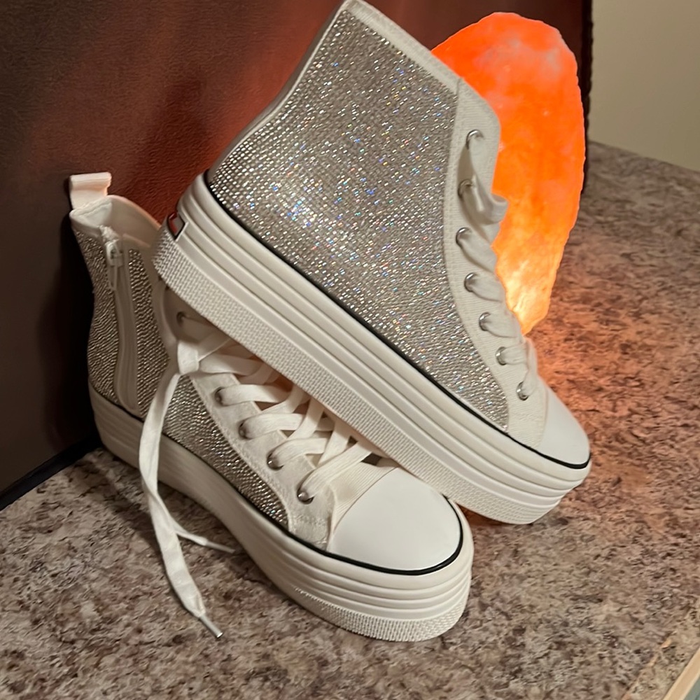 Brand new Steven Madden Runners with sparkle